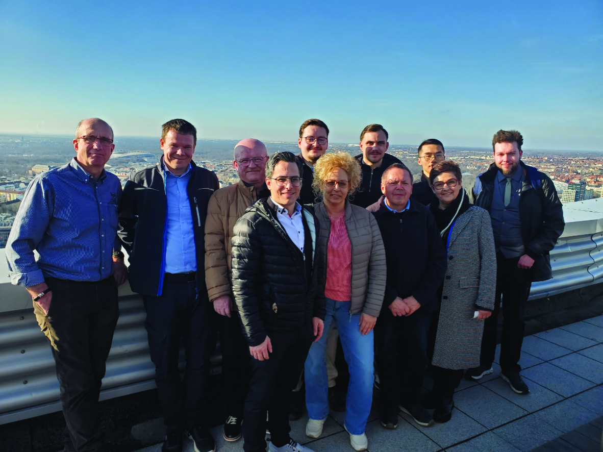 25 Jahren kontinuierliches Wachstum und erfolgreiche Zusammenarbeit w&auml;ren ohne unsere Mitarbeitenden nicht m&ouml;glich. Der gr&ouml;&szlig;te Schatz unseres Unternehmens sind ihre F&auml;higkeiten, Kompetenzen und gesammelten Erfahrungen. 